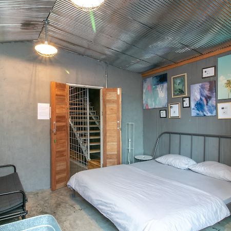 Zhelter'Bkk Hostel Bangkok Kültér fotó