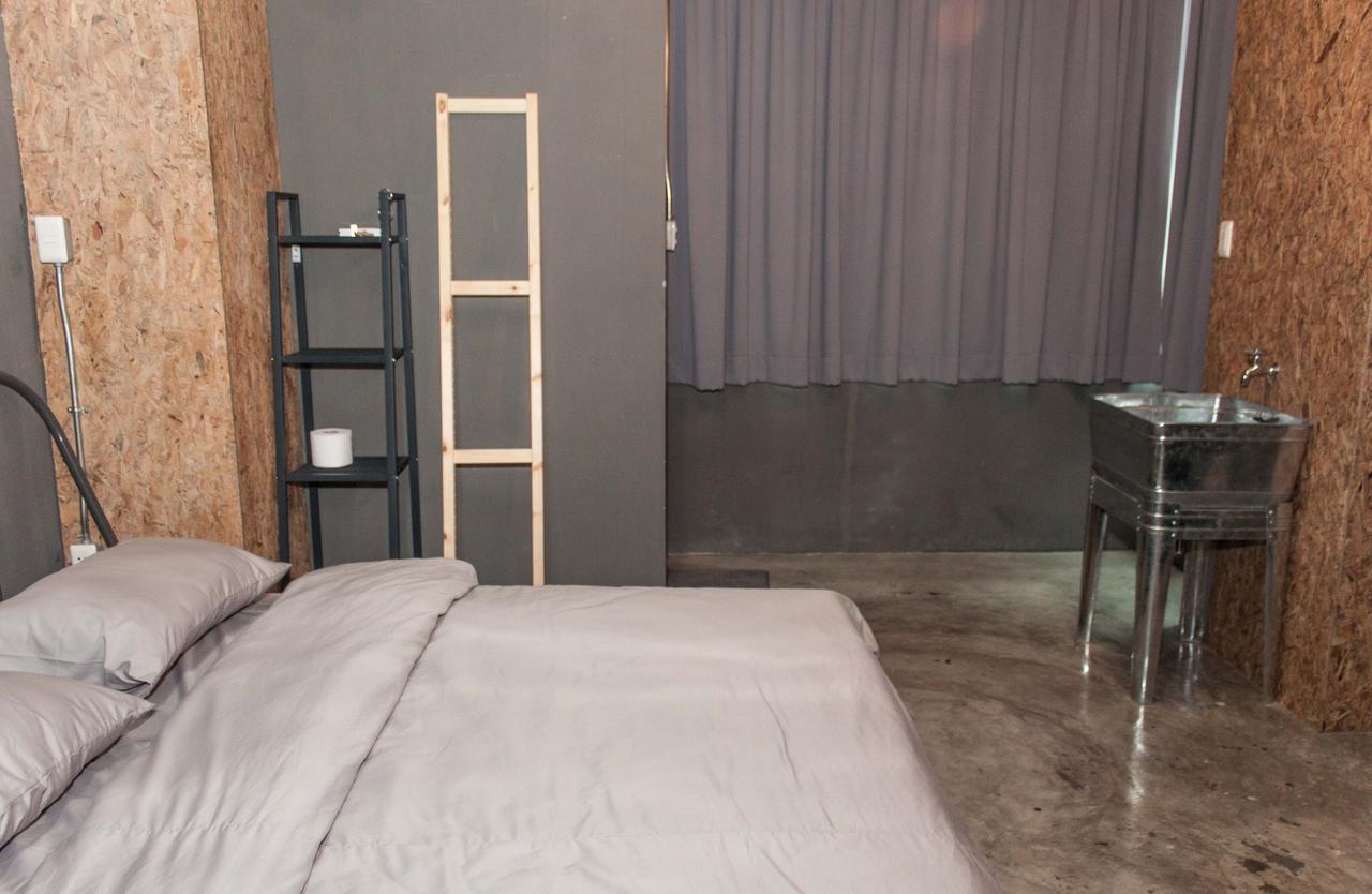 Zhelter'Bkk Hostel Bangkok Kültér fotó