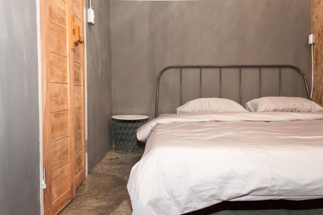Zhelter'Bkk Hostel Bangkok Kültér fotó