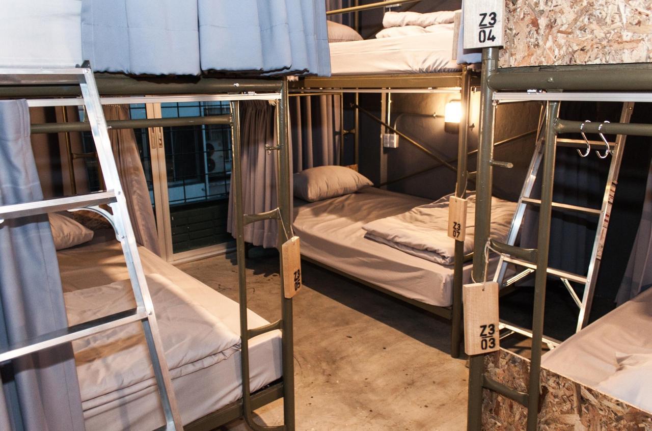 Zhelter'Bkk Hostel Bangkok Kültér fotó