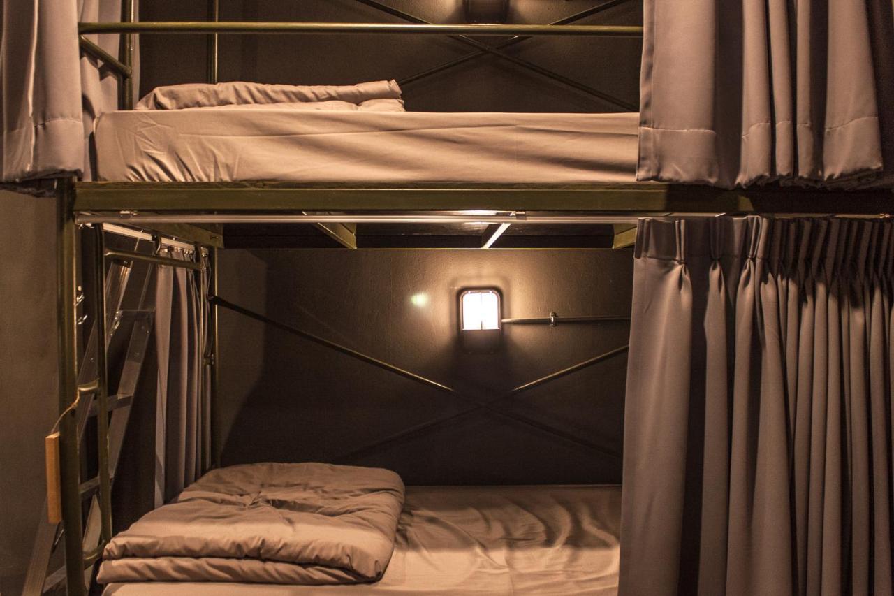 Zhelter'Bkk Hostel Bangkok Kültér fotó
